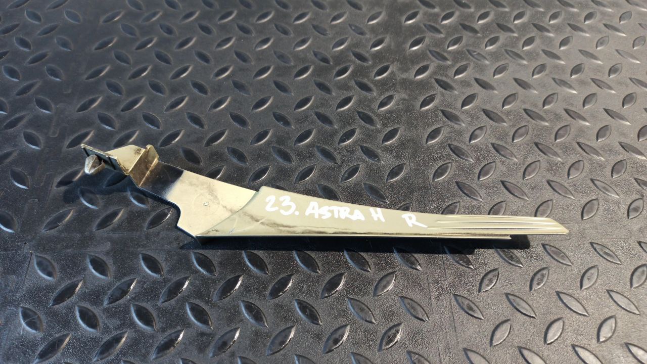 Накладка крыла передняя правая Opel Astra/H 2004-2014