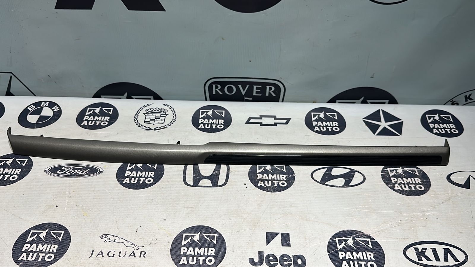 Накладка на торпедо правая Opel Vectra/C 2002-2008