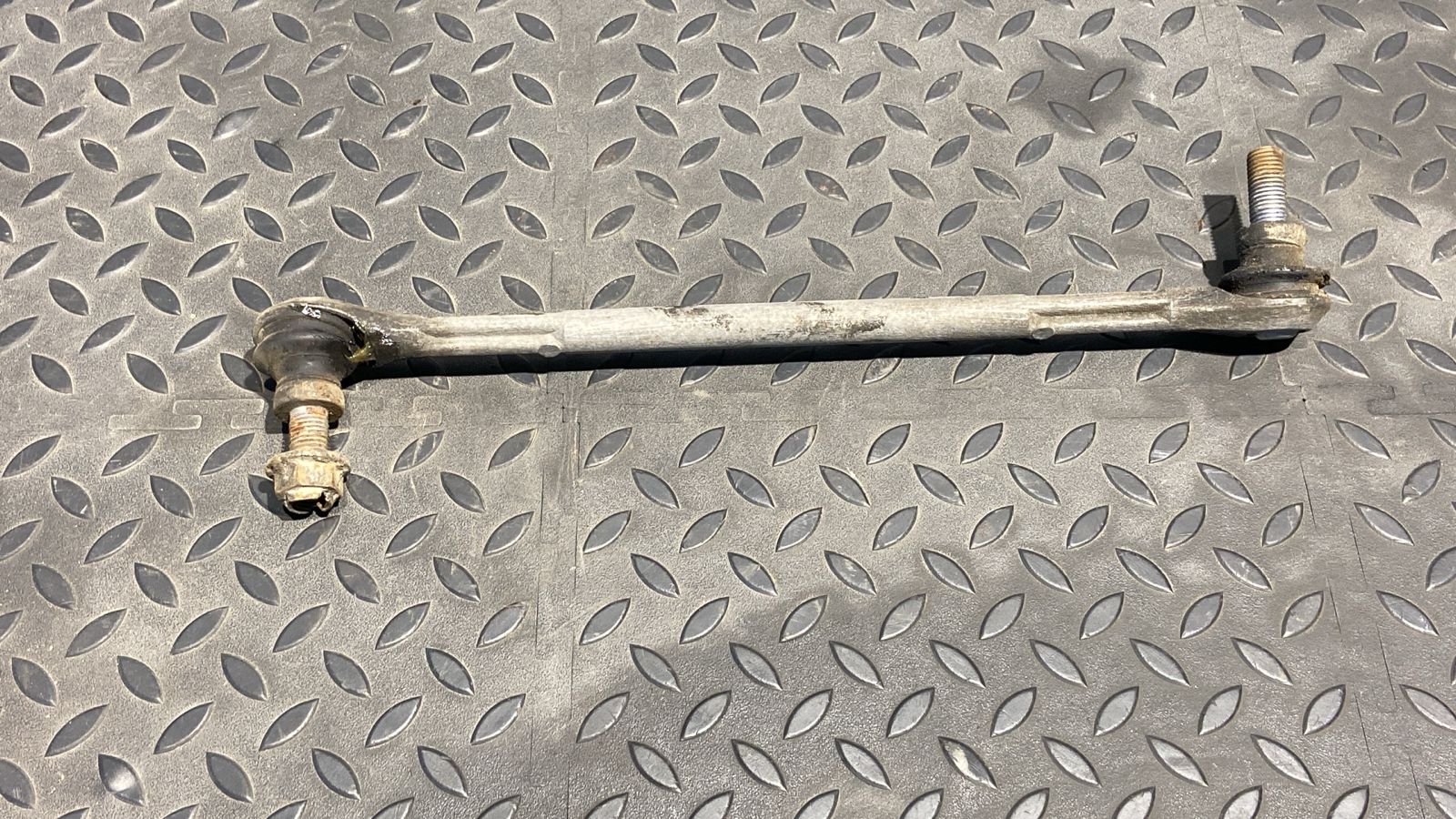 Стойка стабилизатора передняя Mercedes C/W204 2006-2015