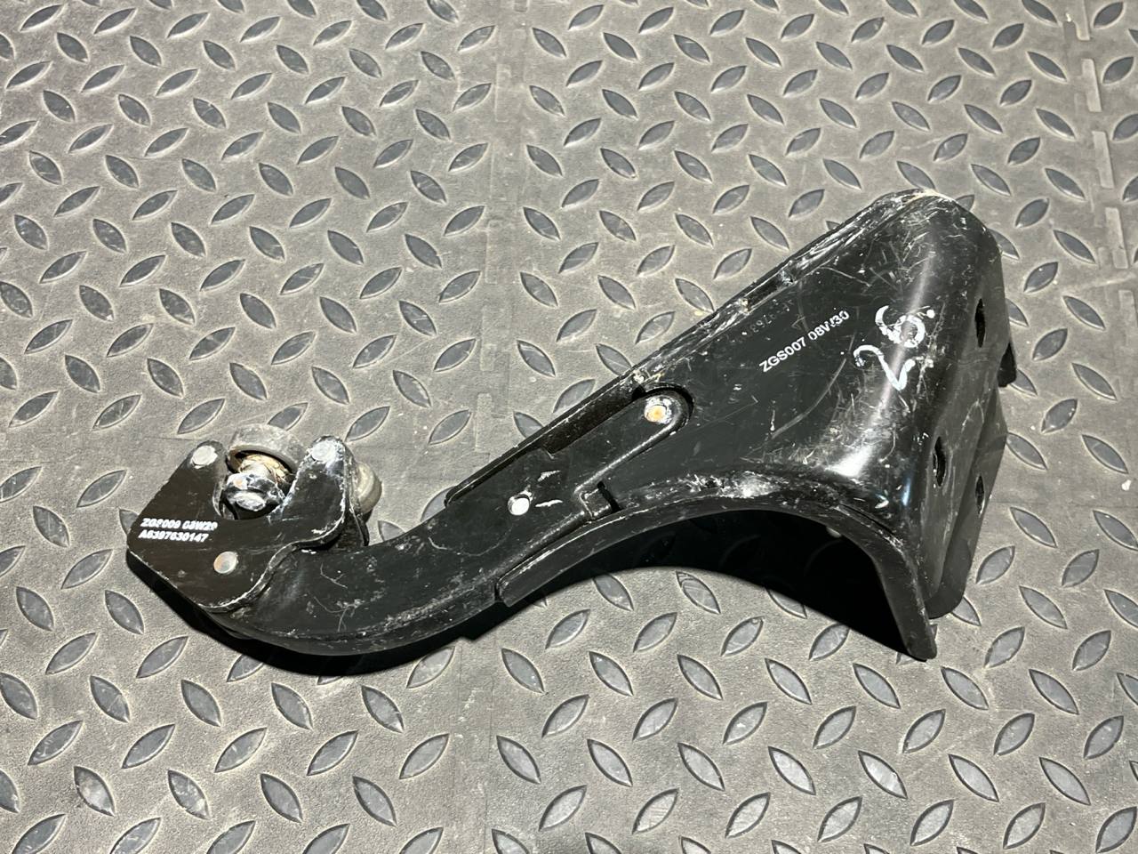 Ролик двери сдвижной правый нижний Mercedes Vito/W639 2003-2014