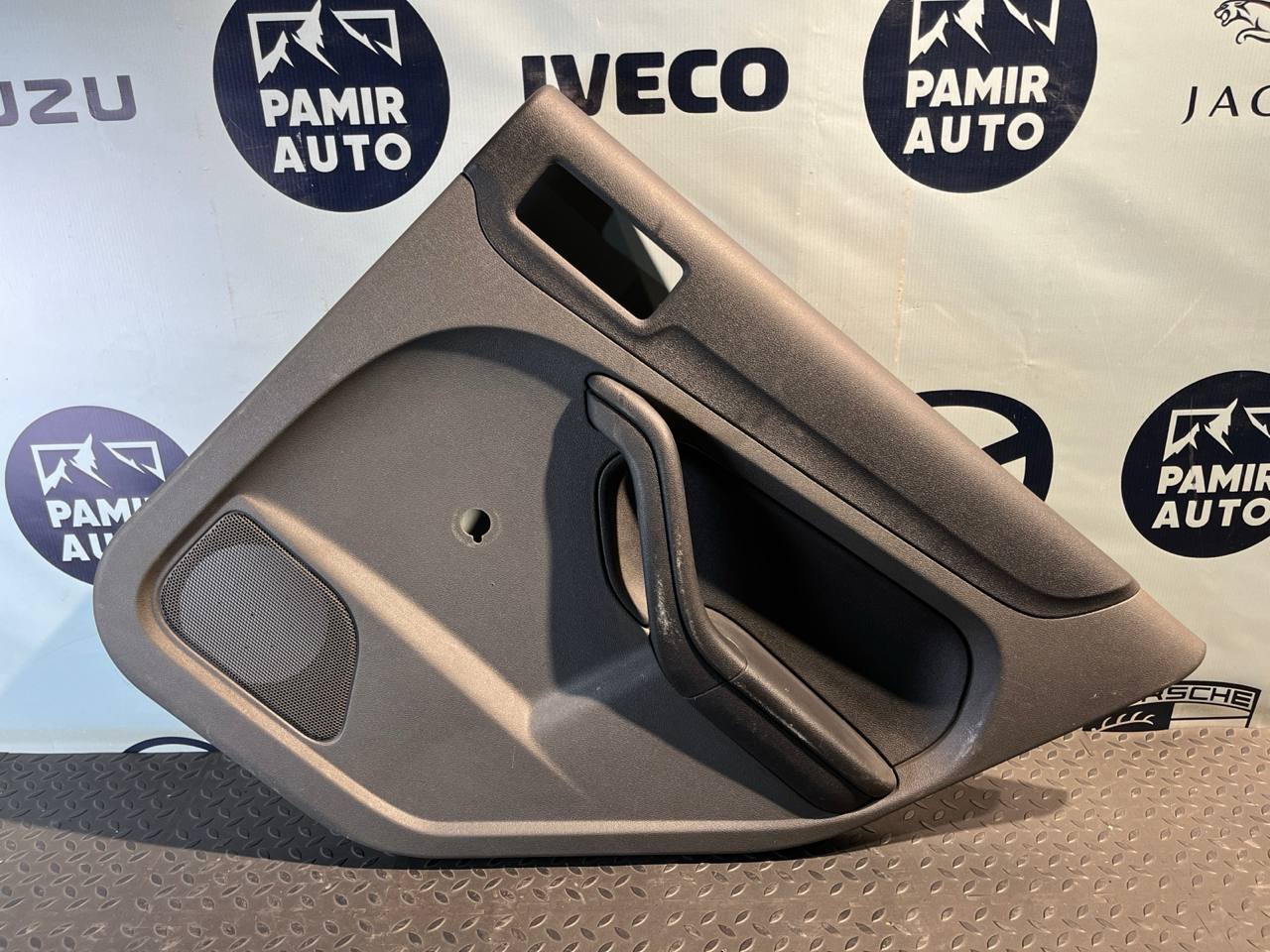 Обшивка двери задняя правая Ford Focus/2 2004-2011