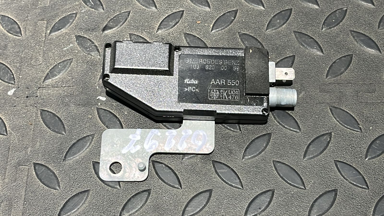 Усилитель антенны Mercedes M/W163 1997-2005