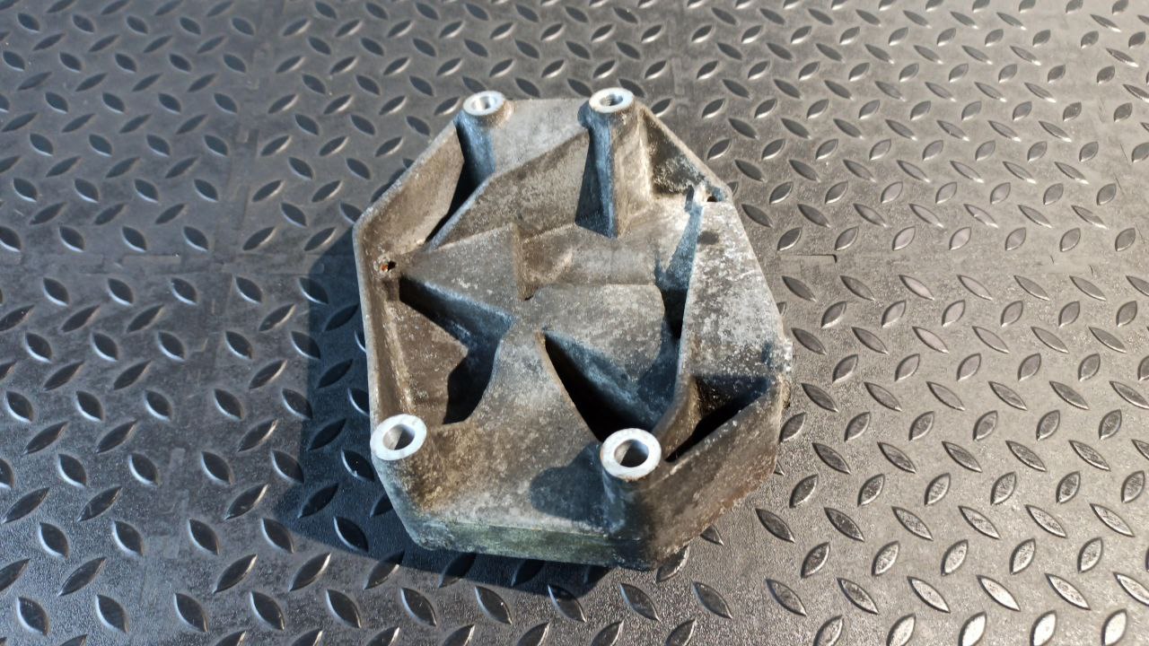 Кронштейн компрессора кондиционера Opel Zafira/B 2005-2014