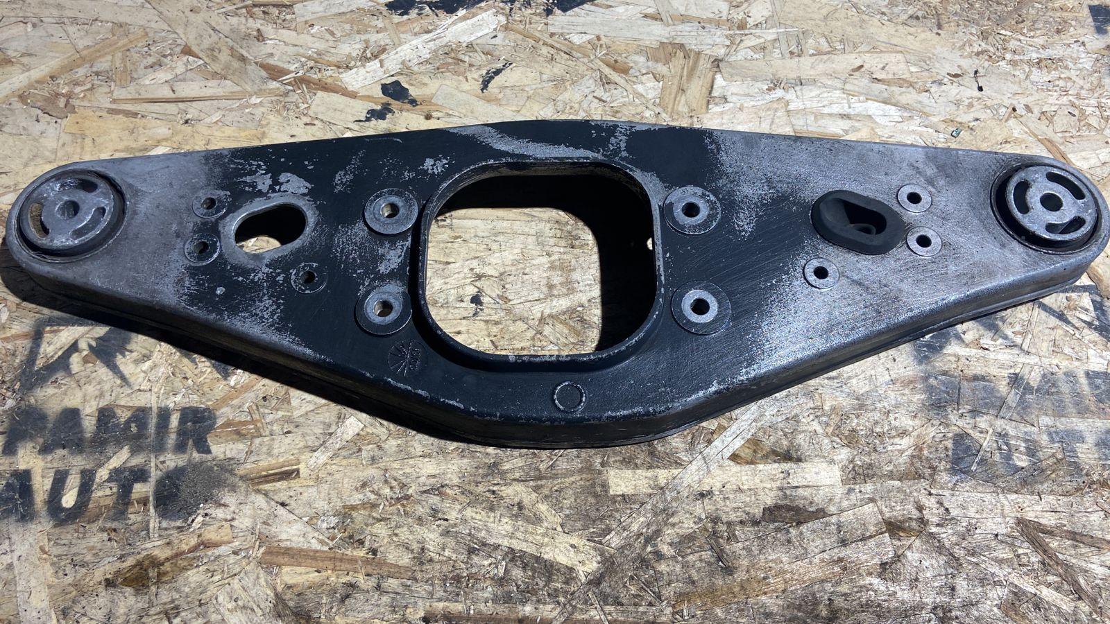 Кронштейн редуктора Mercedes E/W211 2002-2009