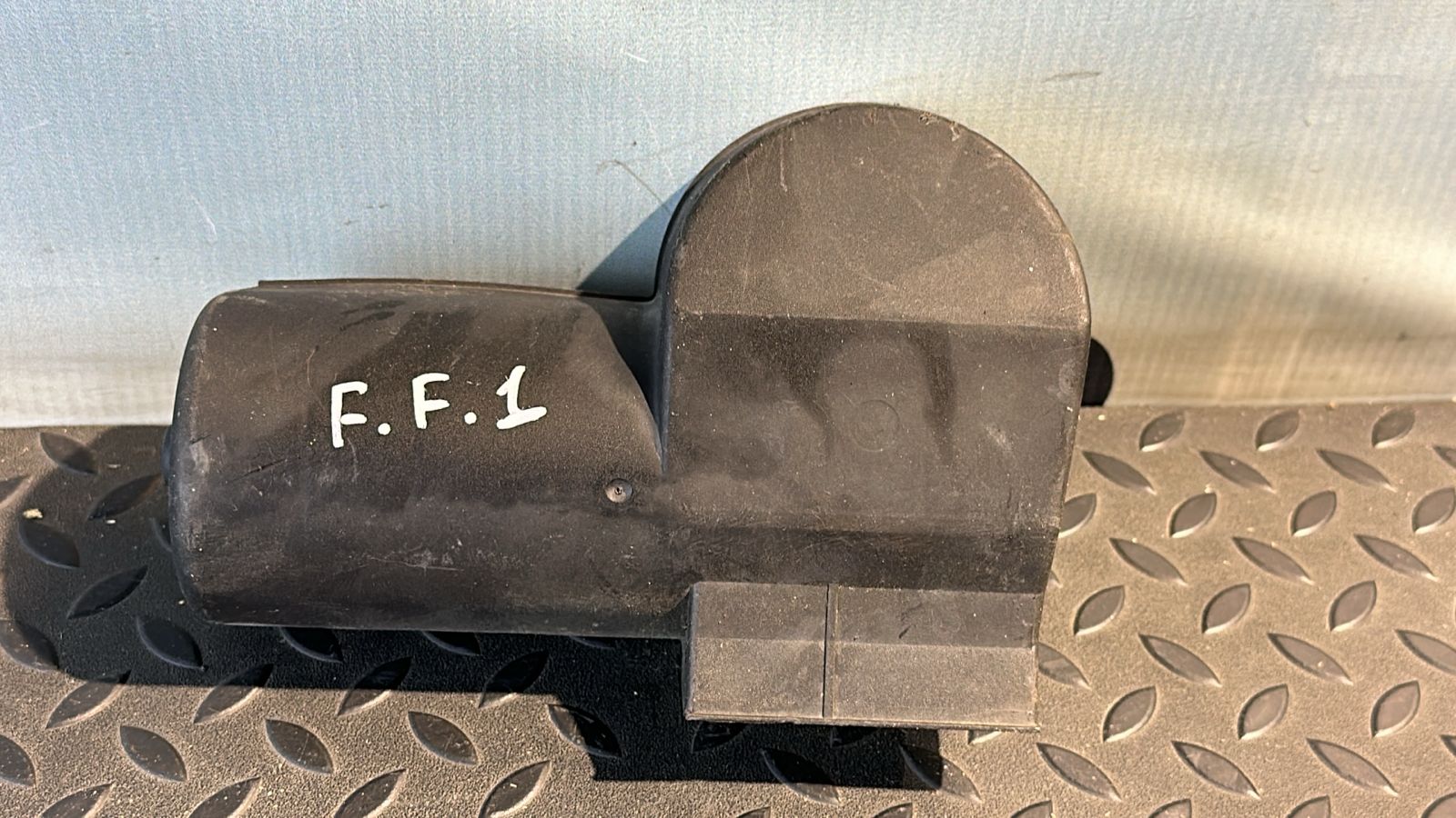 Кожух моторчика стеклоочистителя Ford Focus 1998-2007