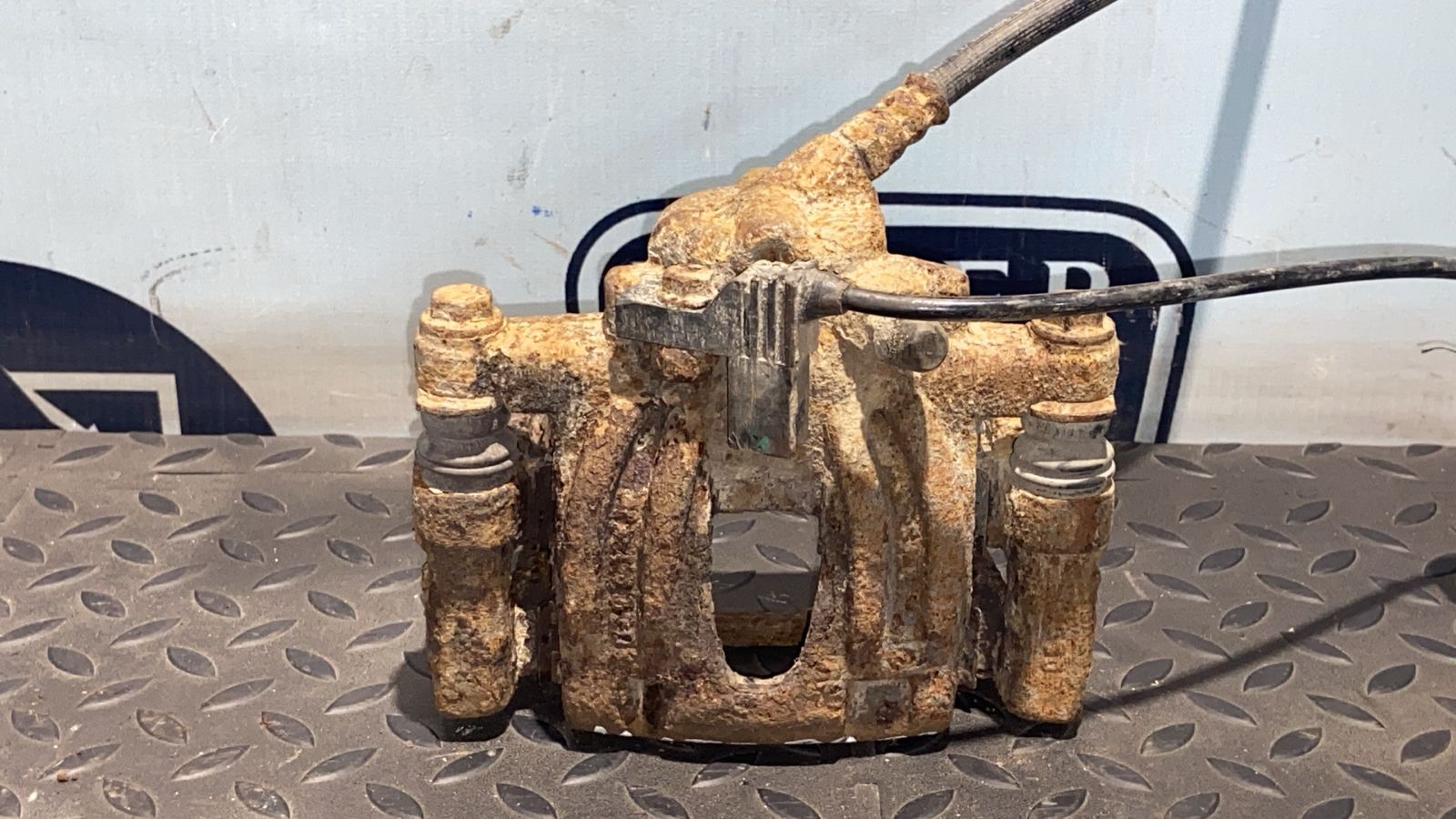 Суппорт задний правый Mercedes Vito/W639 2003-2014