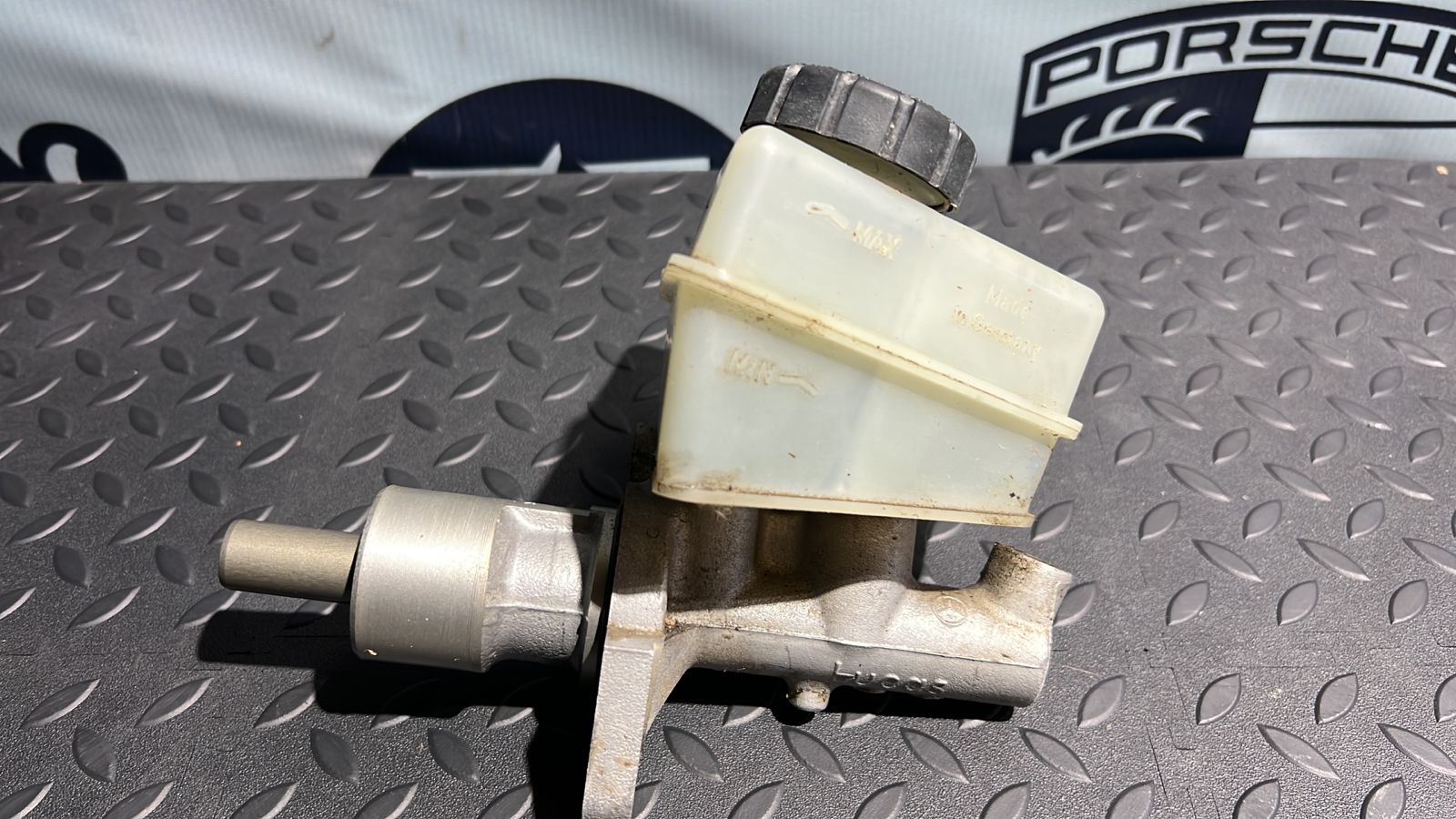 Цилиндр тормозной главный Mercedes C/W202 1993-2001