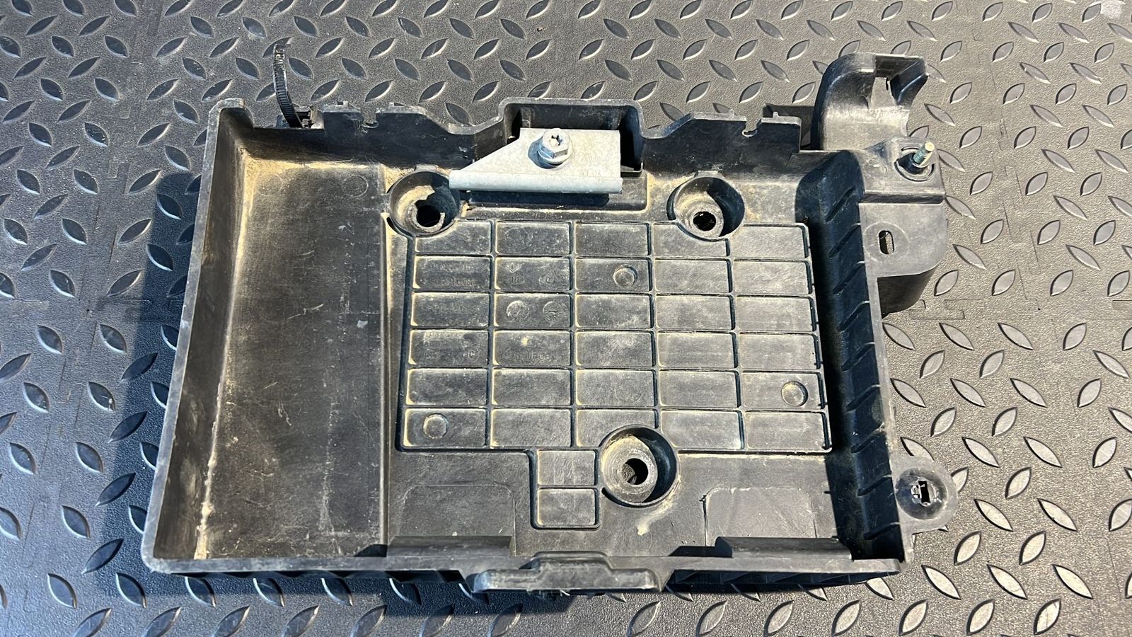 Крепление АКБ Renault Megane/2 2002-2009