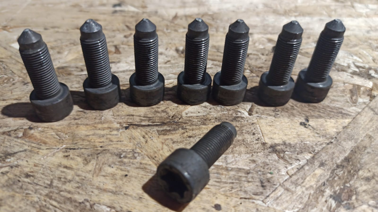 Болт маховика Mercedes C/W203 2000-2008