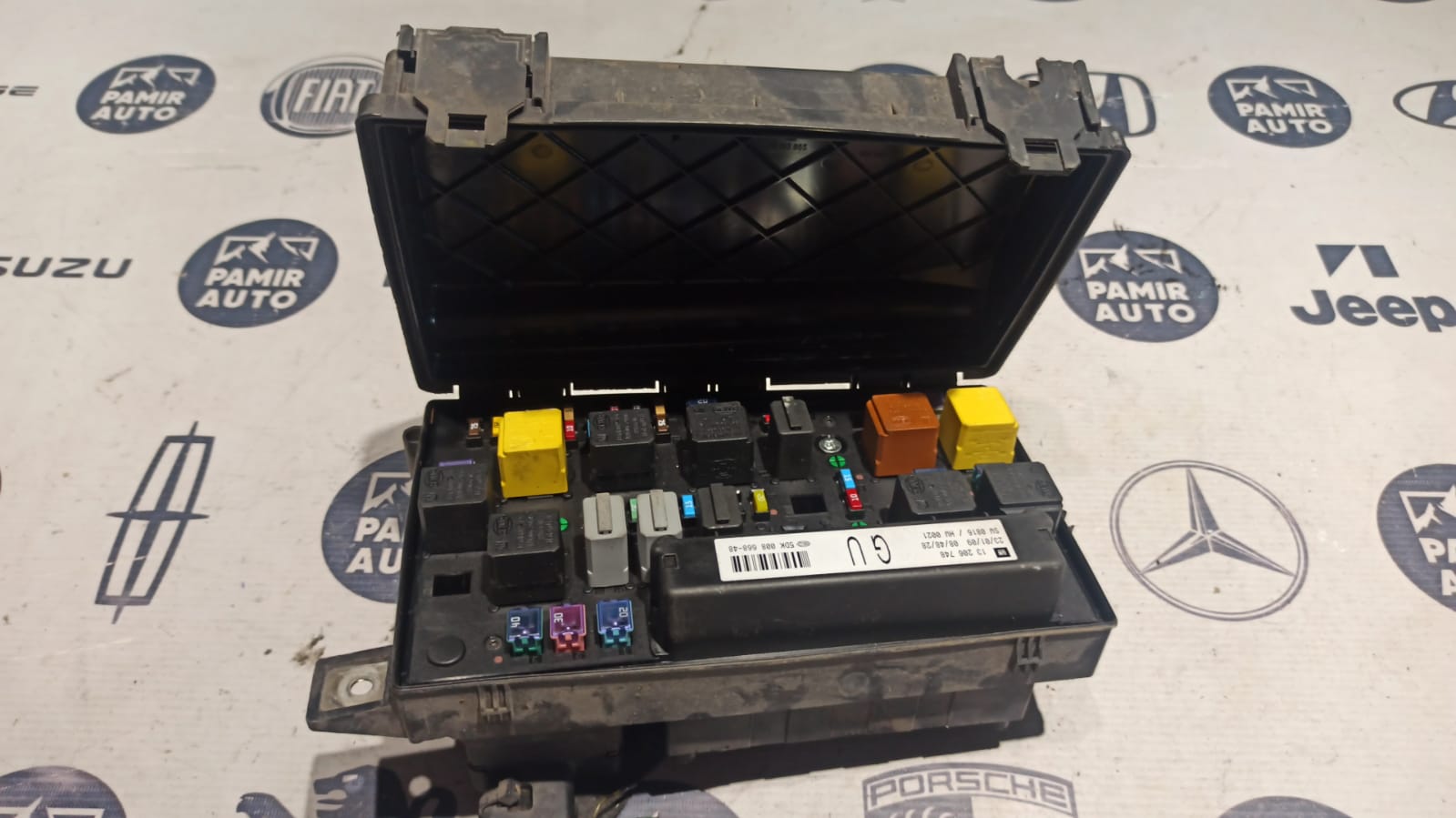 Блок предохранителей Opel Zafira/B 2005-2014