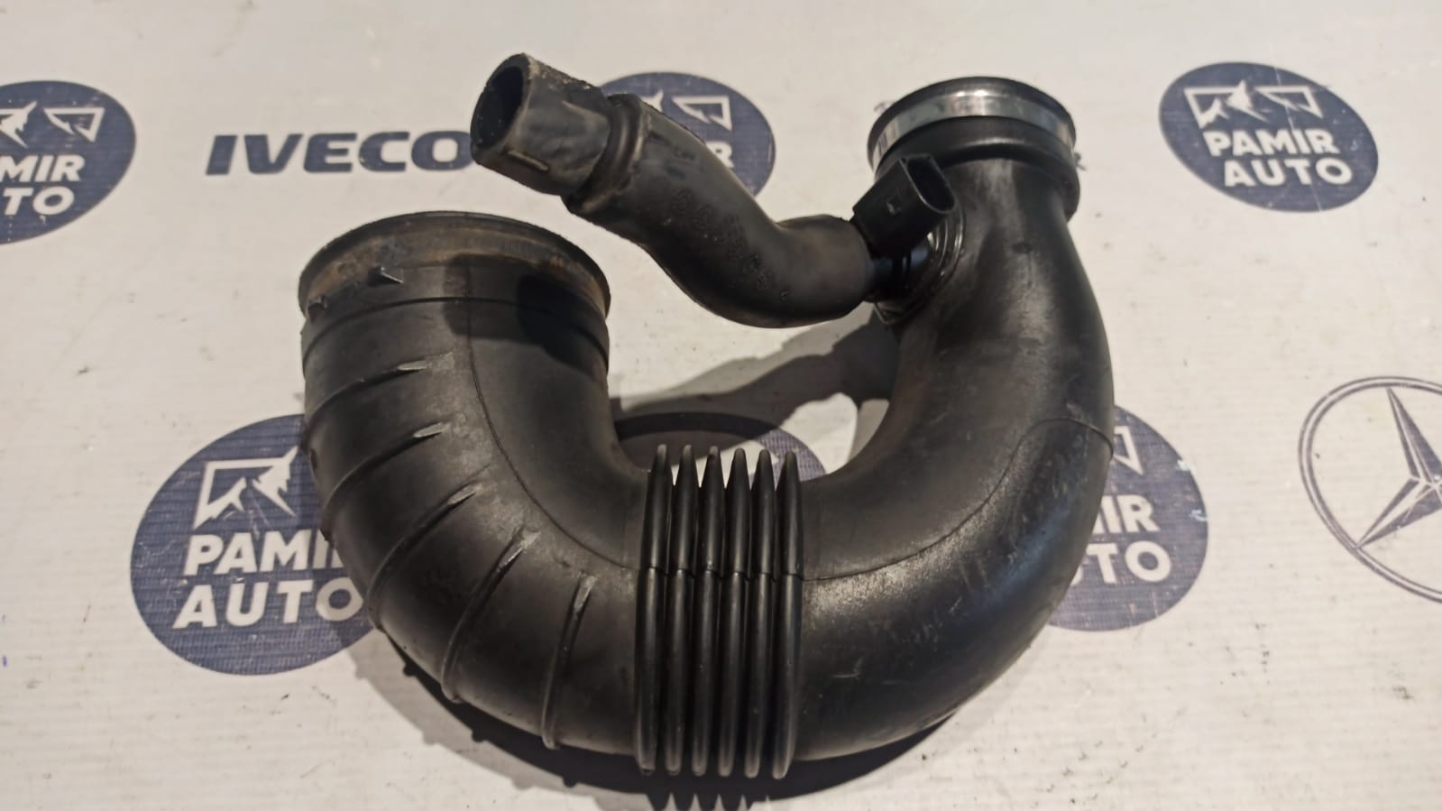 Патрубок воздушного фильтра Mercedes E/W211 2002-2009