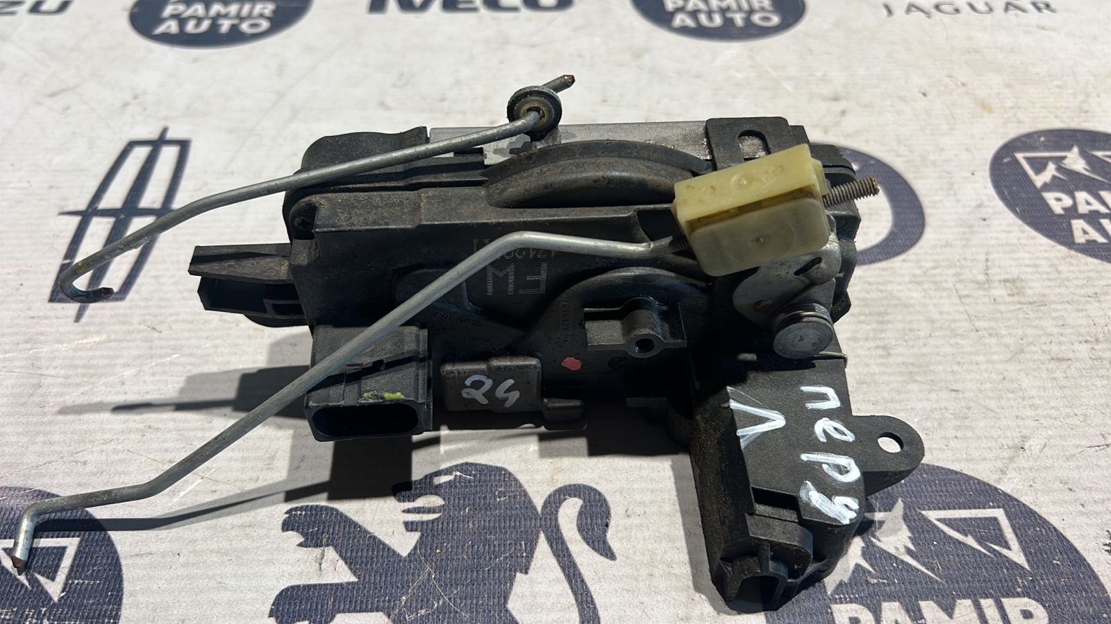 Замок двери передний левый Opel Astra/H 2004-2014