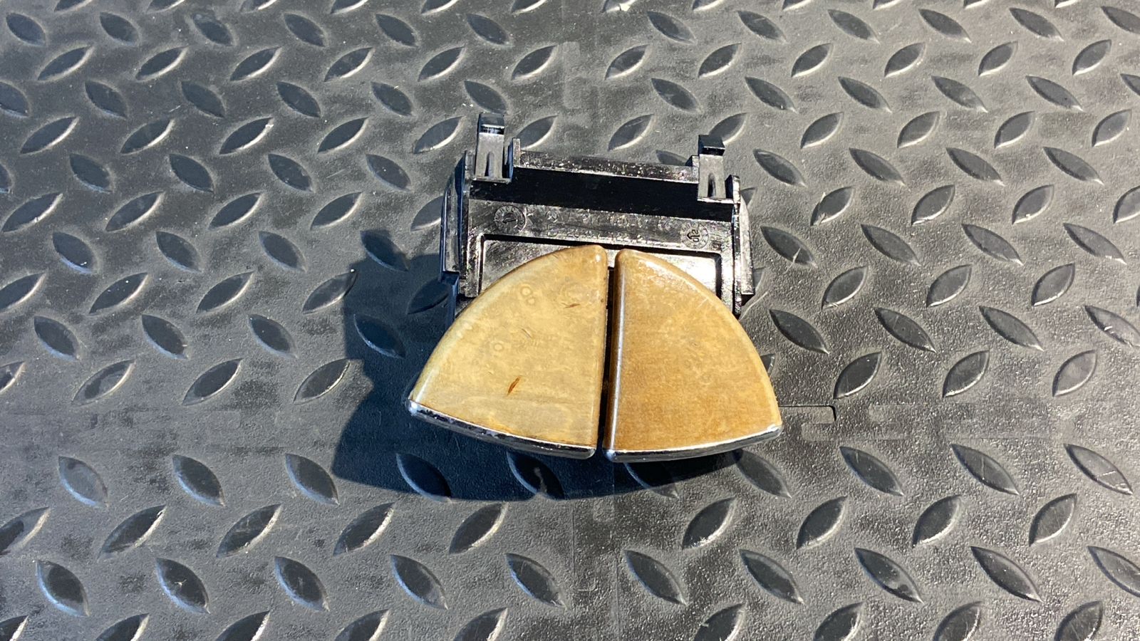 Ручка бардачка Mercedes E/W211 2002-2009