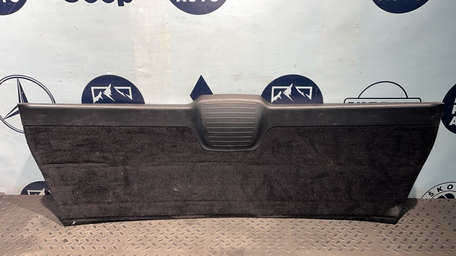 Обшивка двери багажника Mercedes C/W204 2006-2015