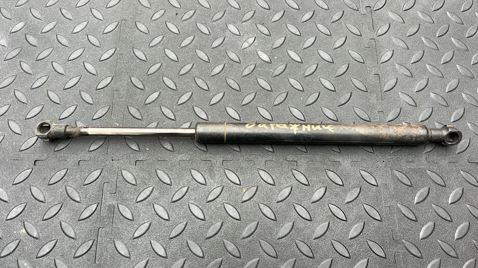 Амортизатор крышки багажника BMW 3/E46 1998-2007