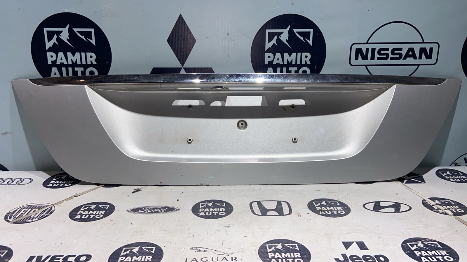 Накладка крышки багажника Mercedes E/W211 2002-2009