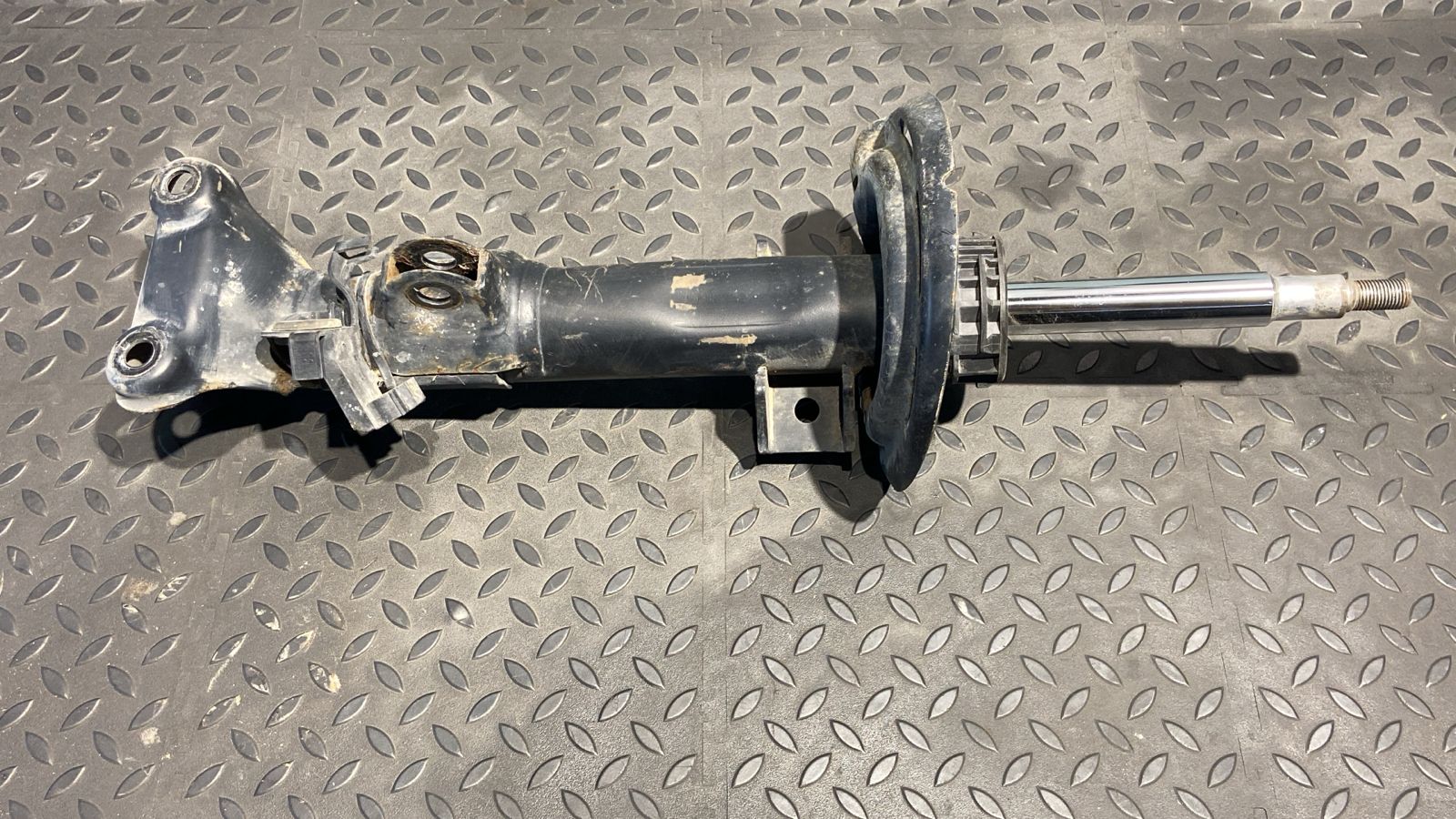 Амортизатор передний Mercedes C/W204 2006-2015