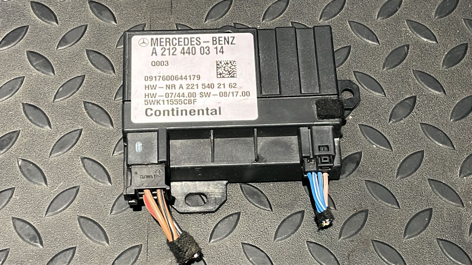 Блок управления топливным насосом Mercedes C/W204 2006-2015