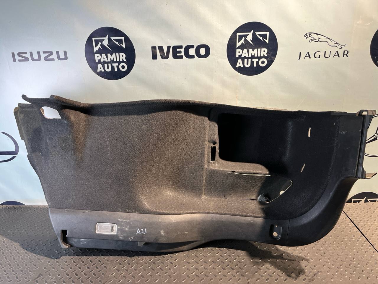 Обшивка багажника левая Toyota Avensis/2 2003-2009