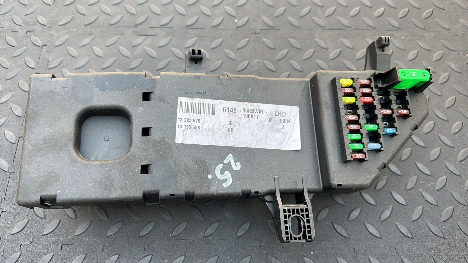 Блок предохранителей Opel Vectra/C 2002-2008