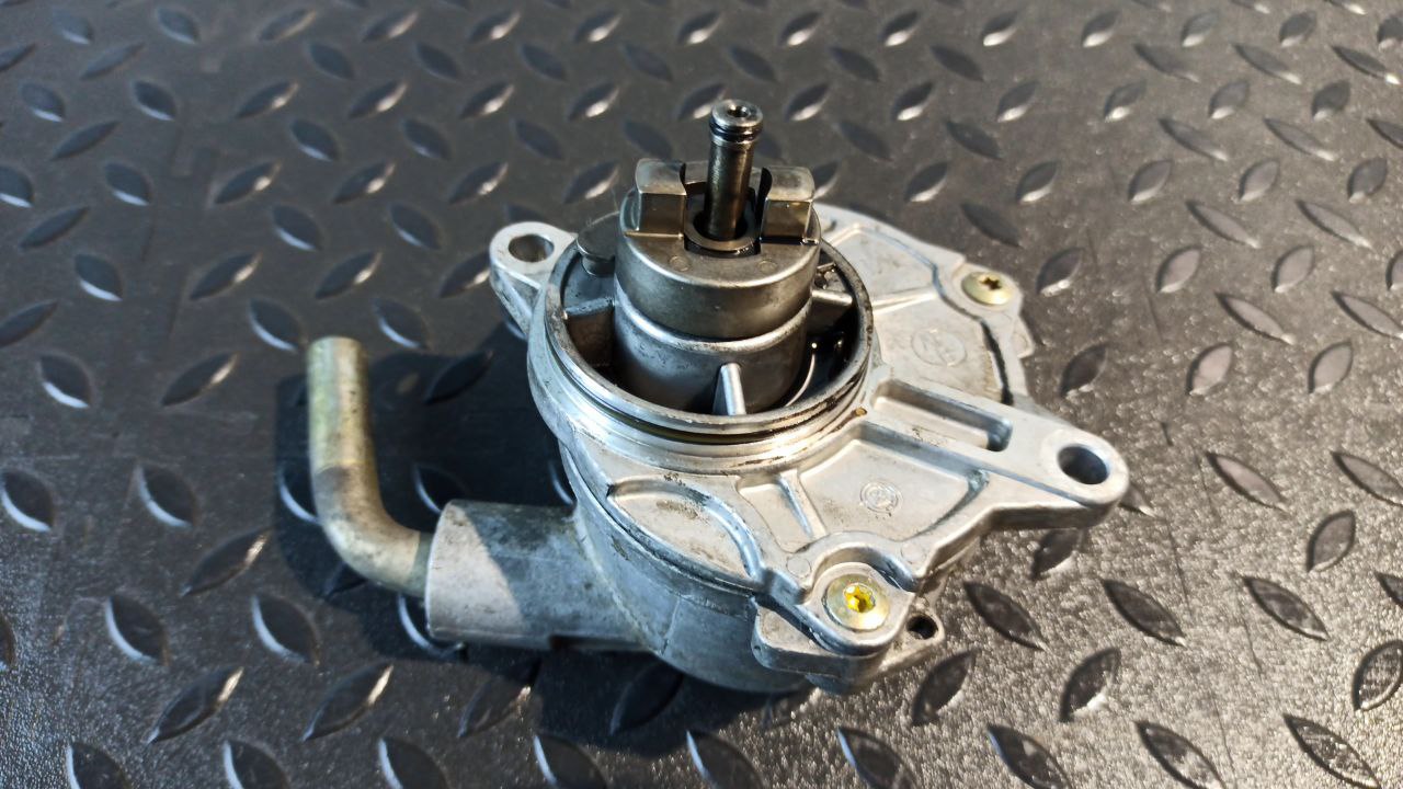 Насос вакуумный Mercedes Vito/W638 1996-2003