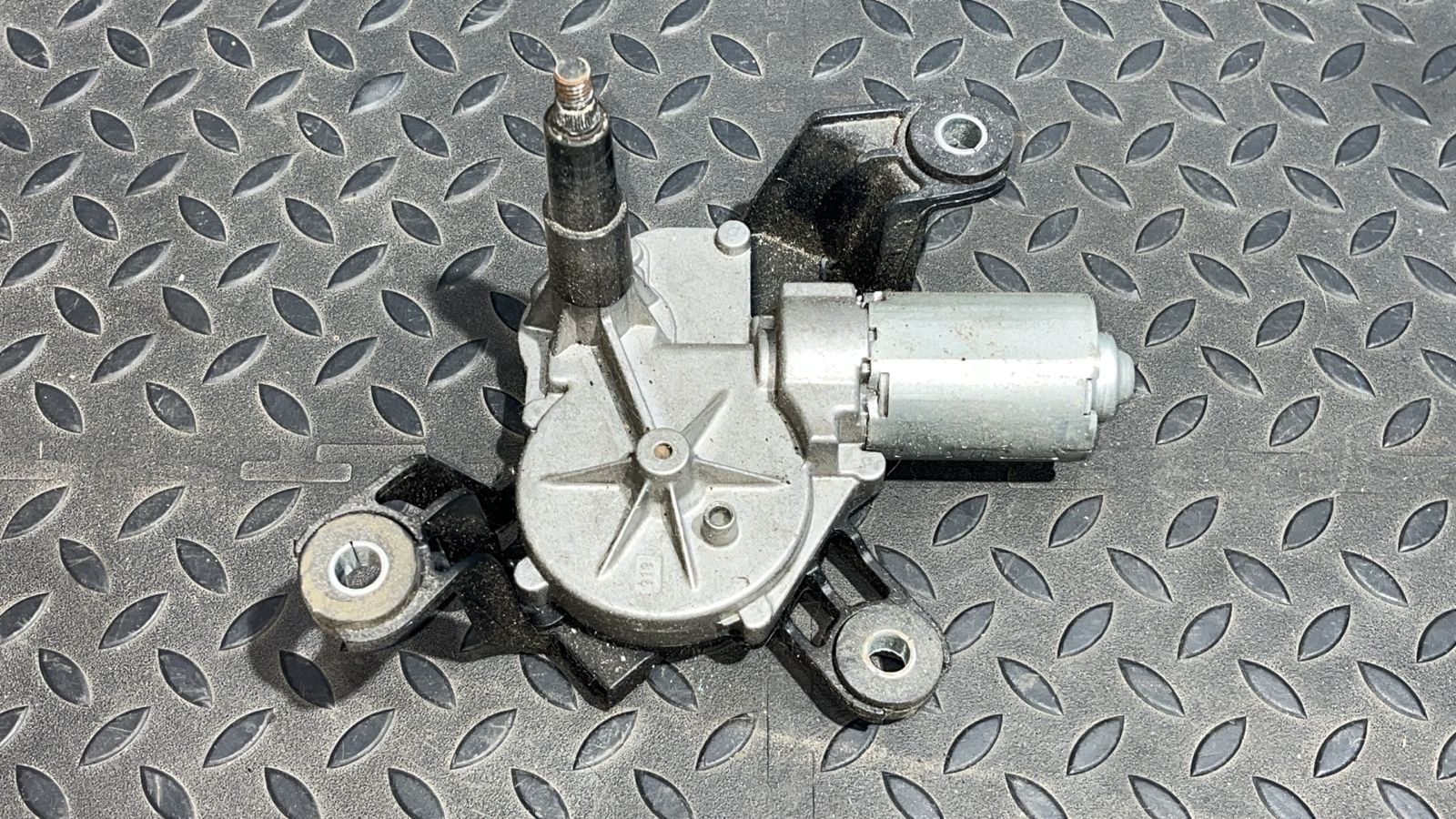 Моторчик стеклоочистителя задний Opel Astra/H 2004-2014