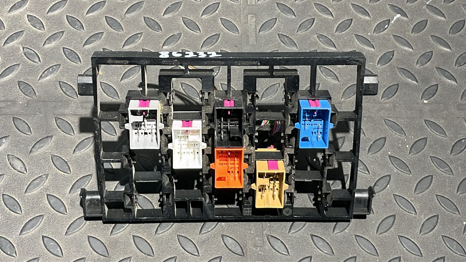 Кронштейн блока предохранителей Volkswagen Golf/4 1997-2006