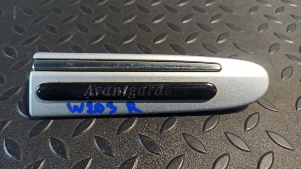 Молдинг крыла передний правый Mercedes E/W211 2002-2009