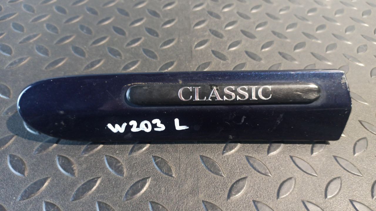 Молдинг крыла передний левый Mercedes C/W203 2000-2008