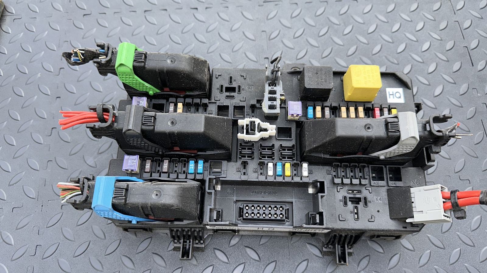 Блок предохранителей Opel Zafira/B 2005-2014