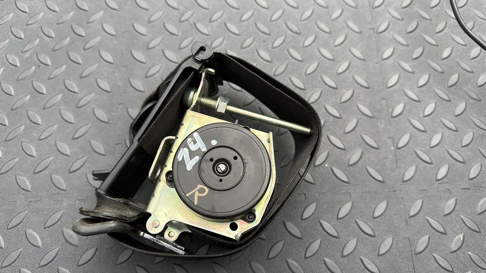 Ремень безопасности передний правый Opel Astra/H 2004-2014