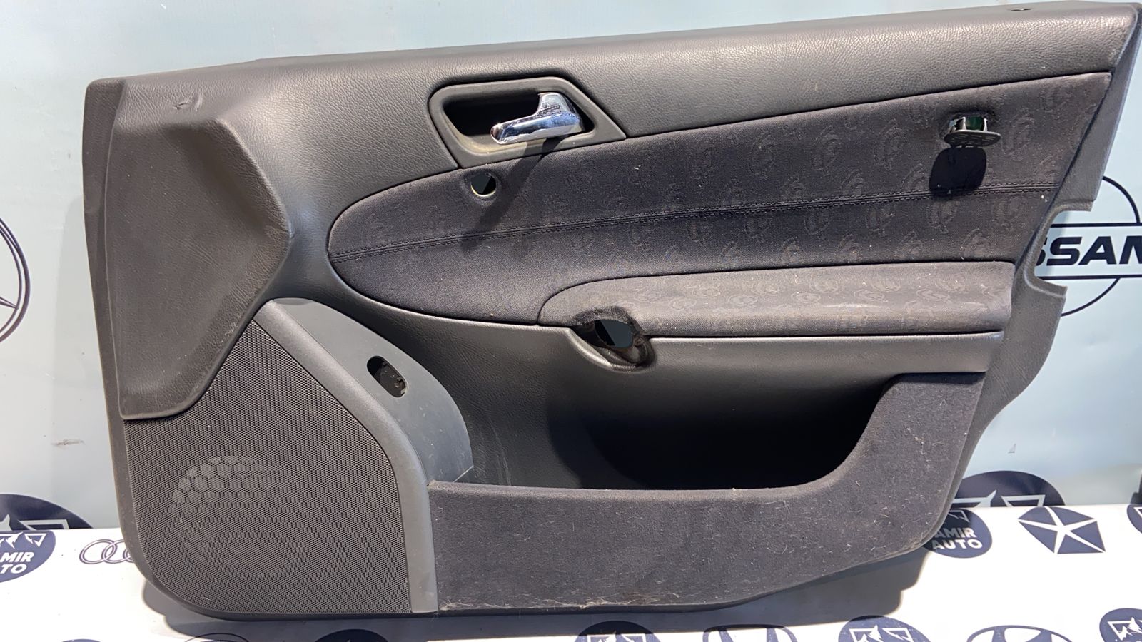 Обшивка двери передняя правая Mercedes C/W203 2000-2008