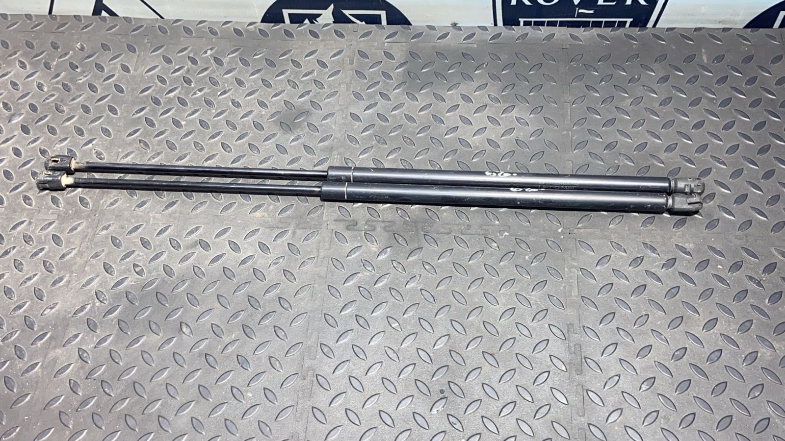 Амортизатор двери багажника Mercedes M/W163 1997-2005