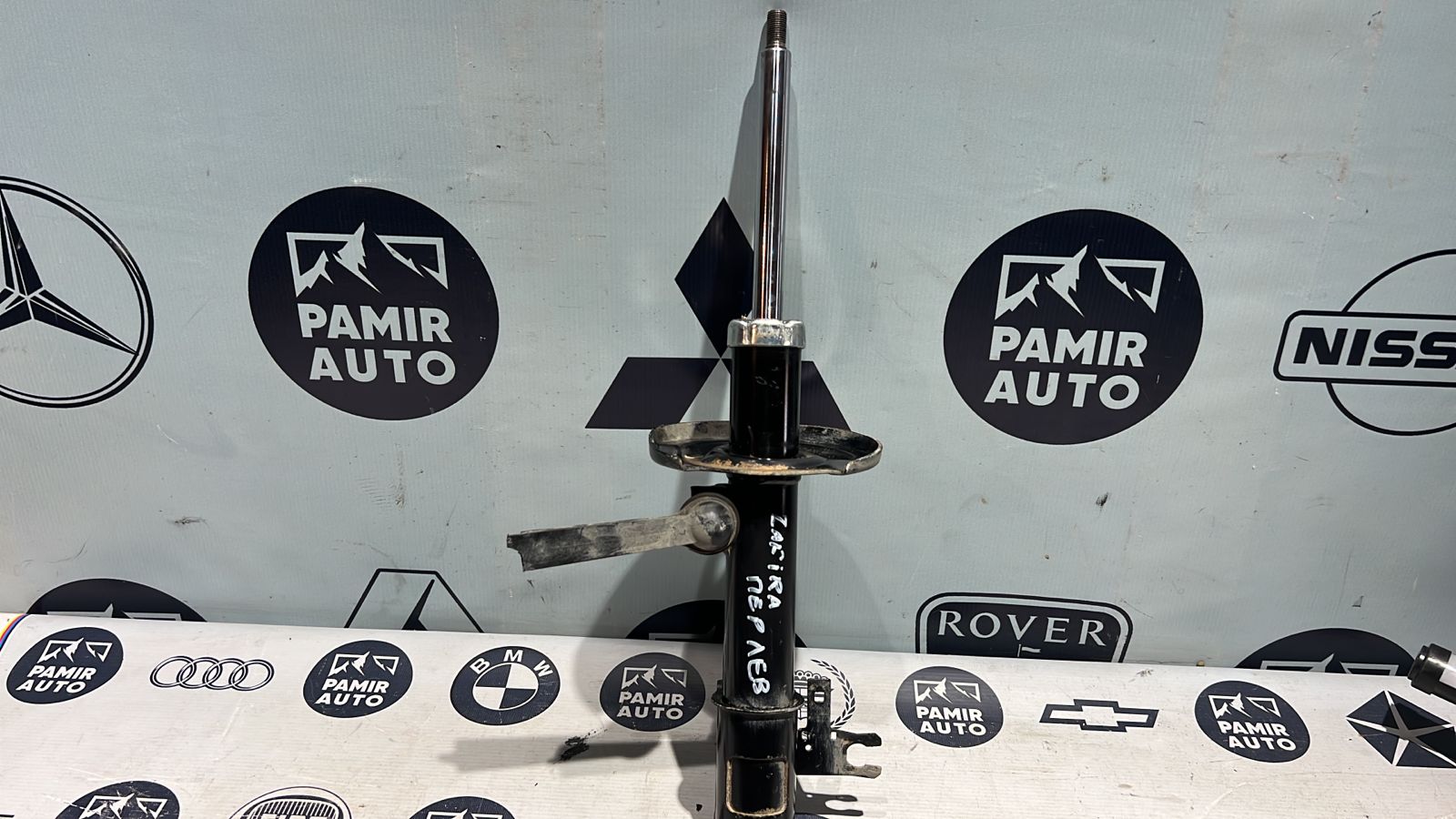 Амортизатор передний левый Opel Zafira/B 2005-2014