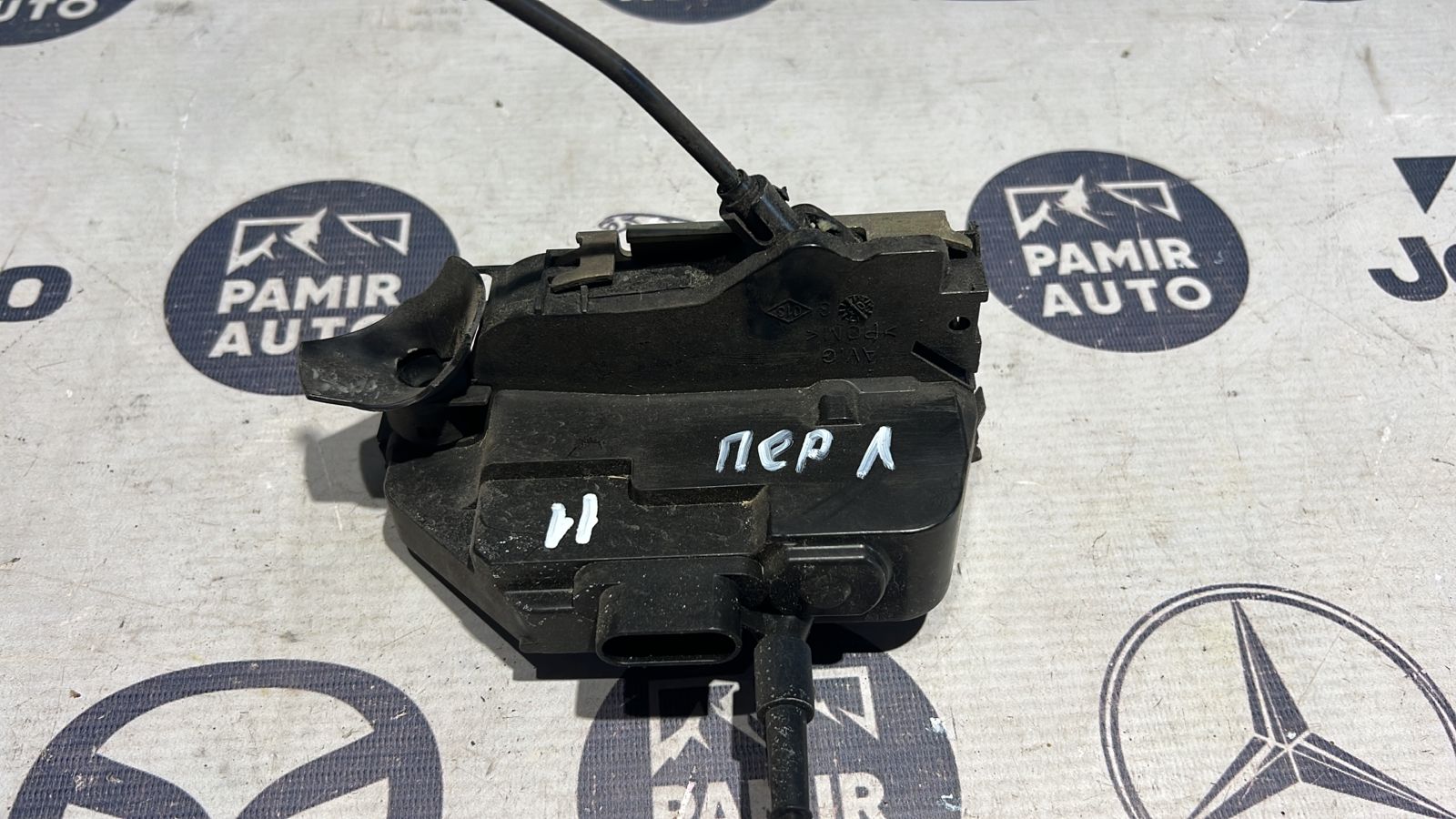 Замок двери передний левый Renault Megane/2 2002-2009