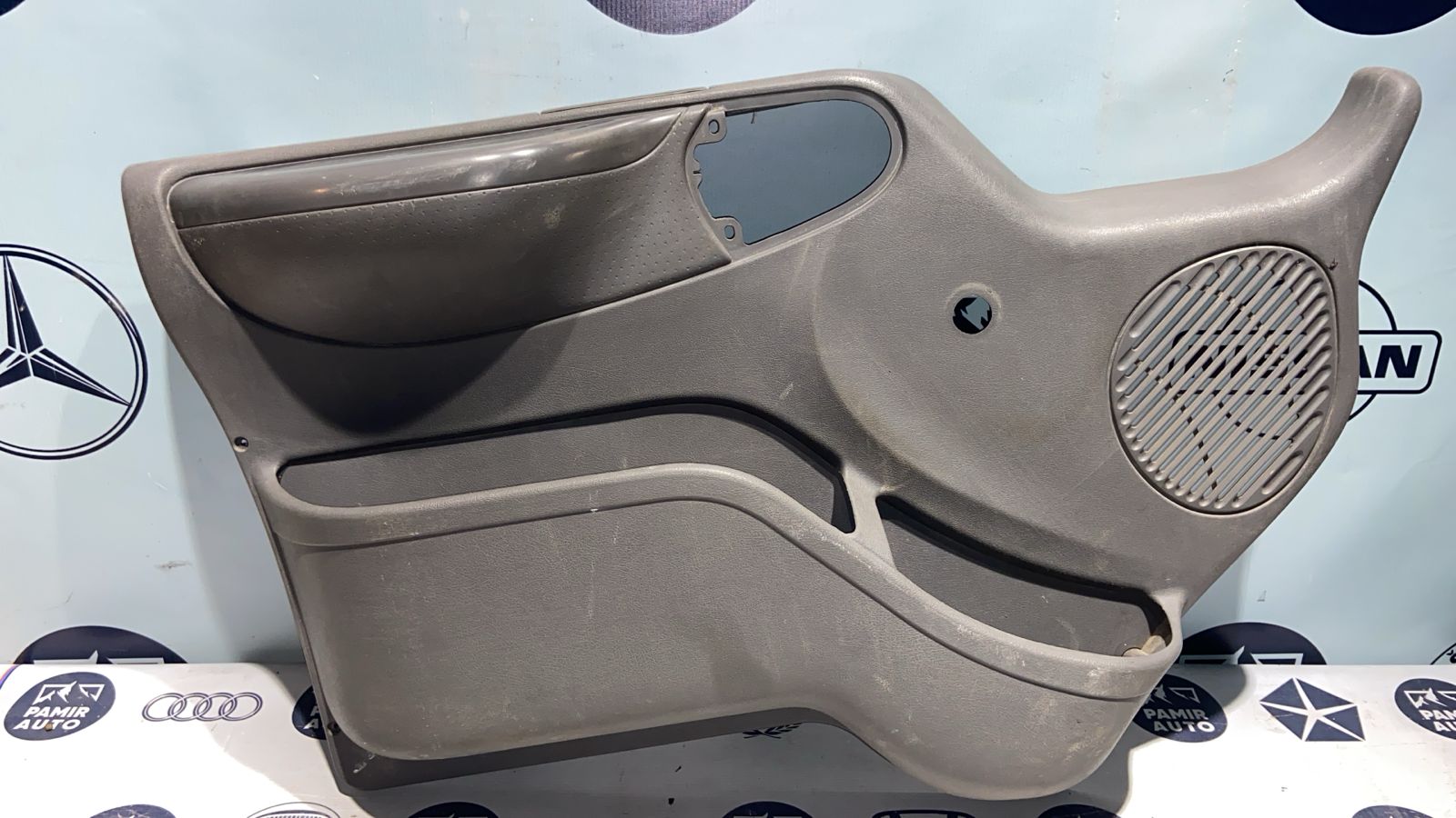 Обшивка двери передняя левая Ford Transit 2000-2006