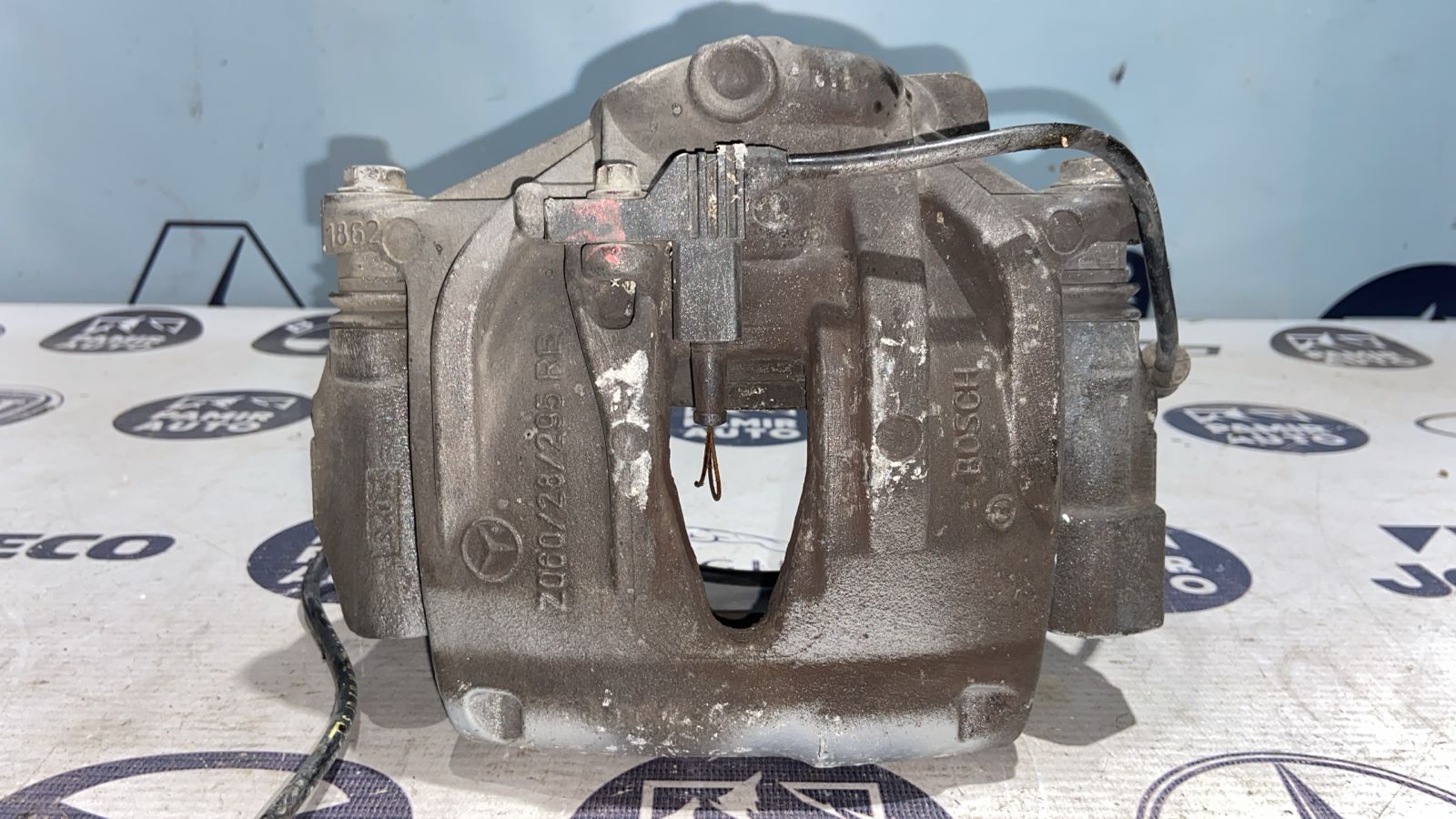 Суппорт передний правый Mercedes E/W211 2002-2009