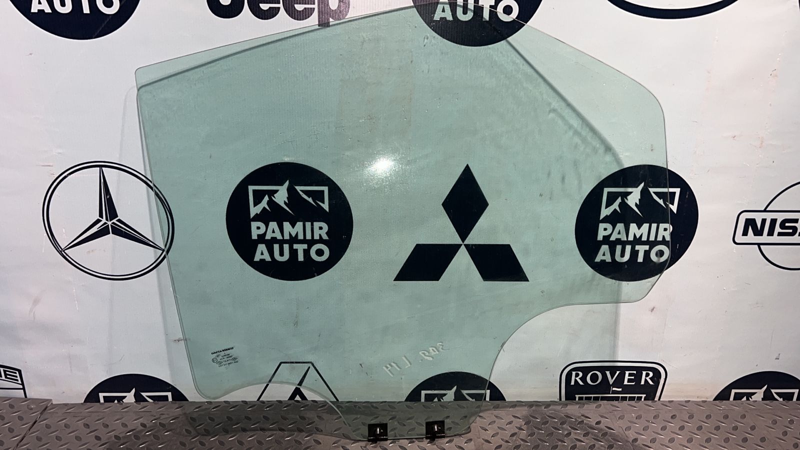 Стекло двери заднее левое Renault Logan 2004-2015
