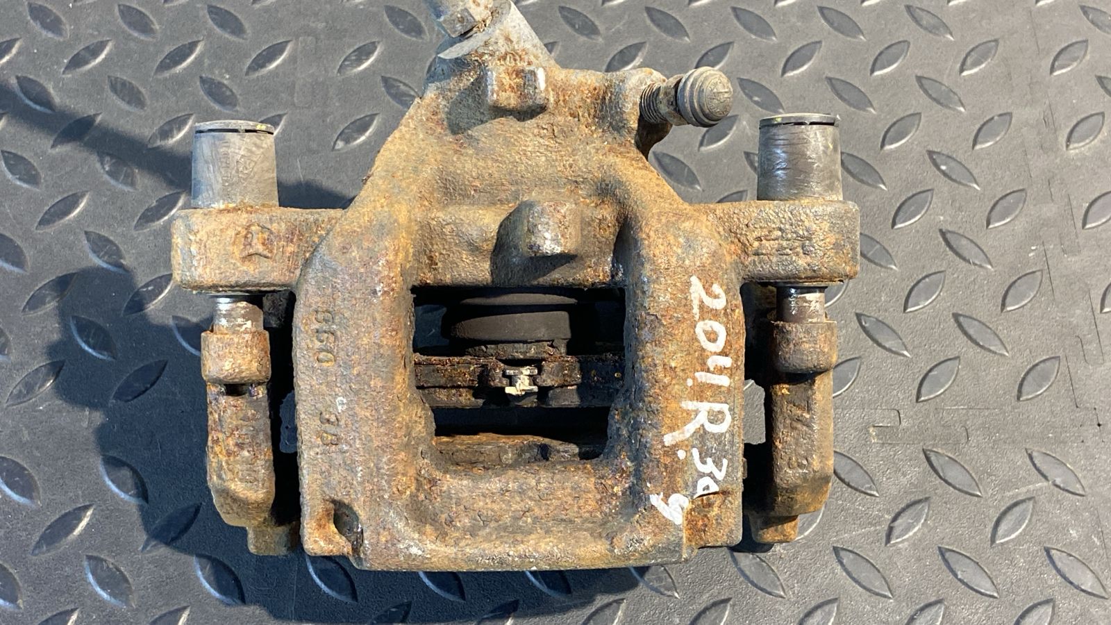 Суппорт задний правый Mercedes C/W204 2006-2015