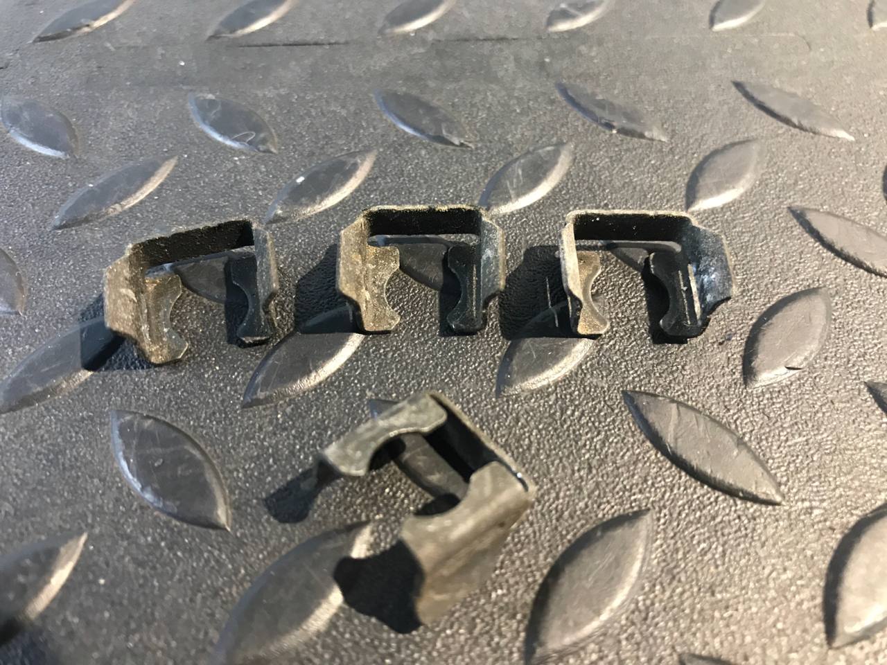 Скоба топливной форсунки Opel Vectra/C 2002-2008