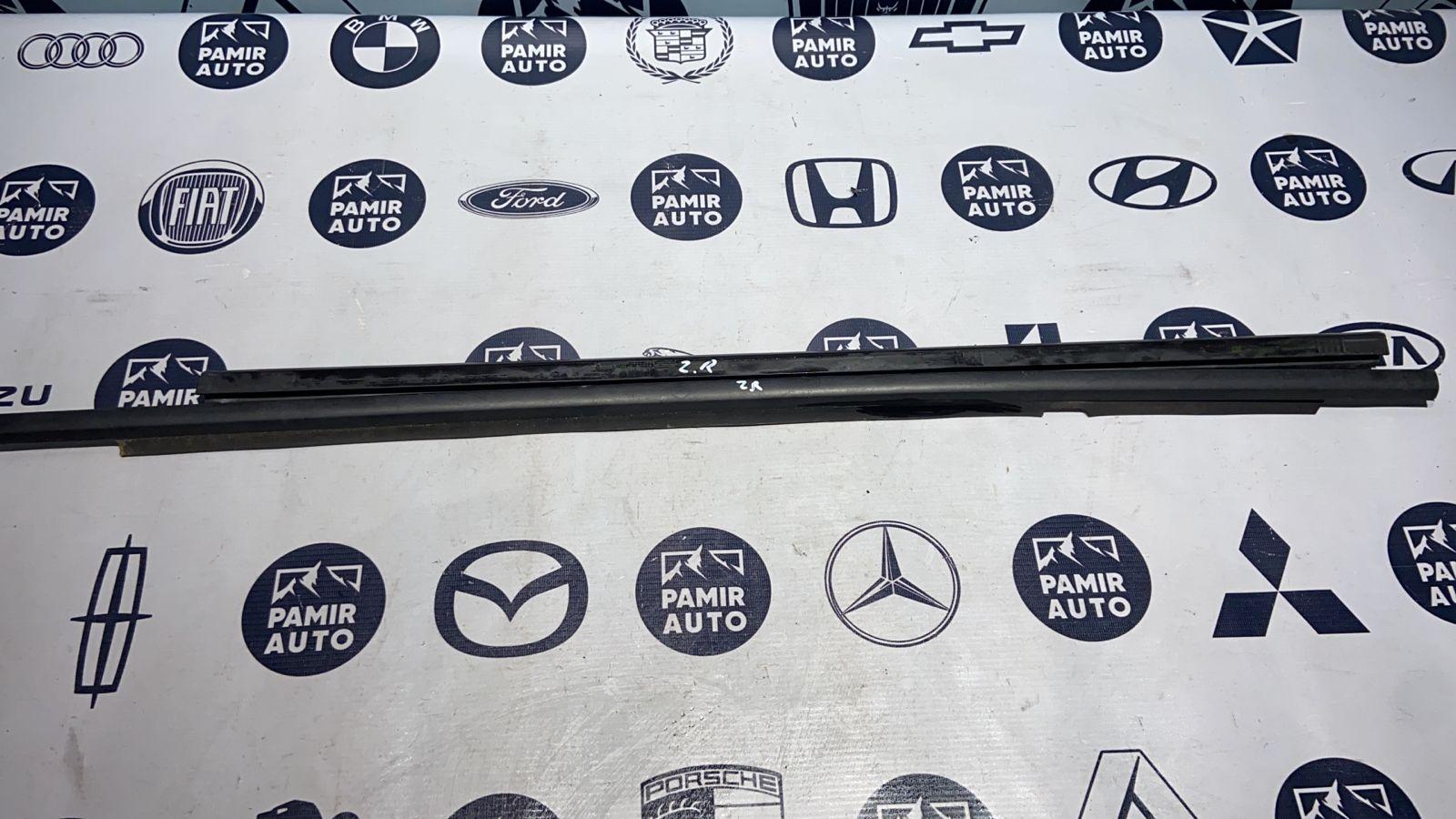 Уплотнитель двери задний правый Opel Zafira/B 2005-2014