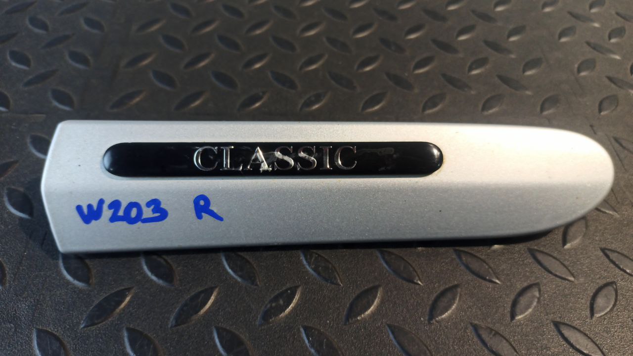 Молдинг крыла передний правый Mercedes C/W203 2000-2008