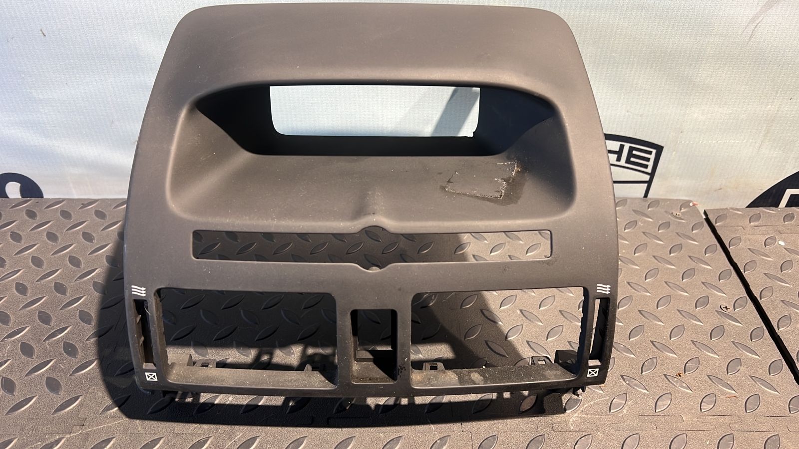 Накладка на торпедо Toyota Avensis/2 2003-2009