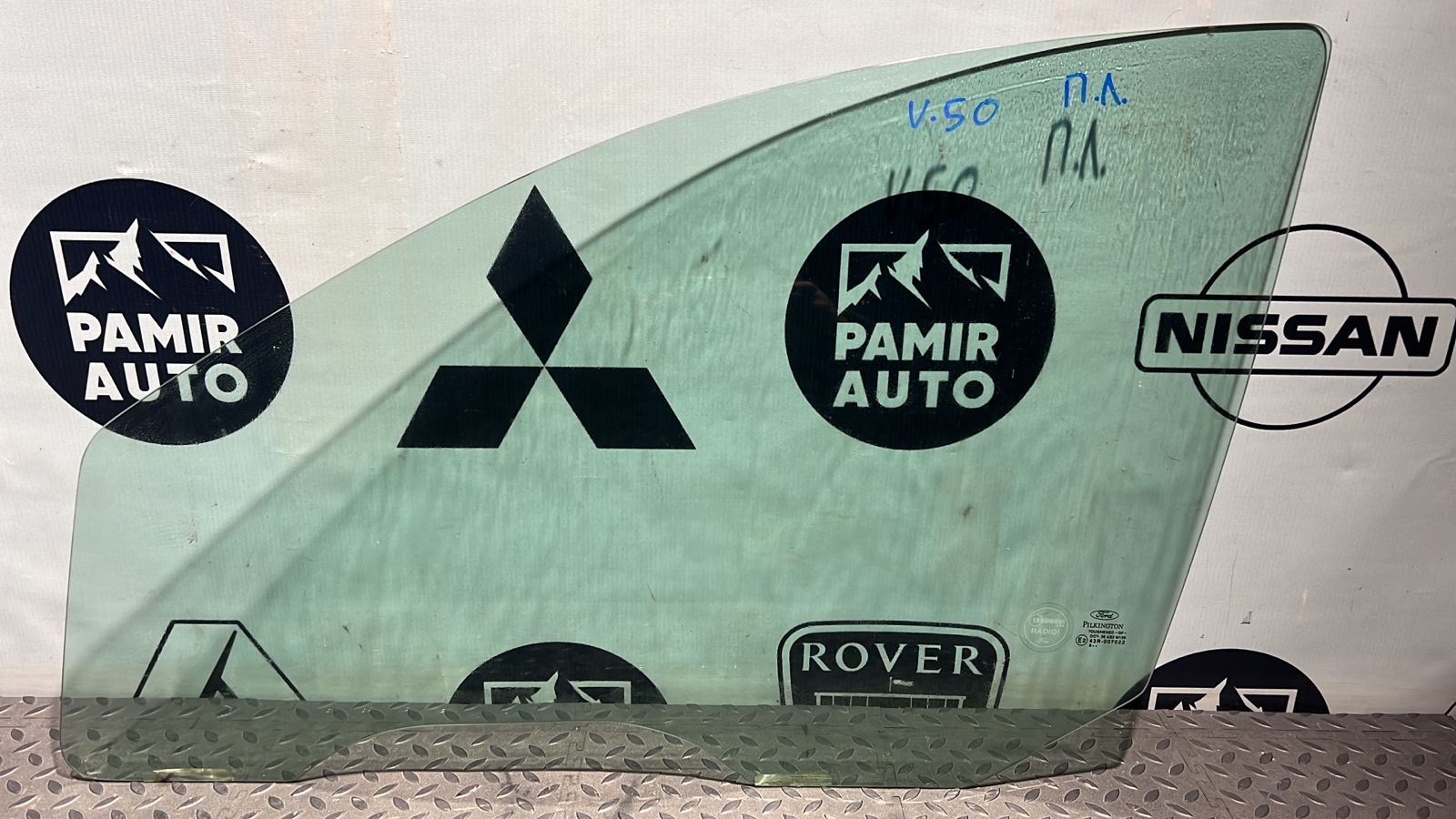 Стекло двери переднее левое Ford Focus 1998-2007