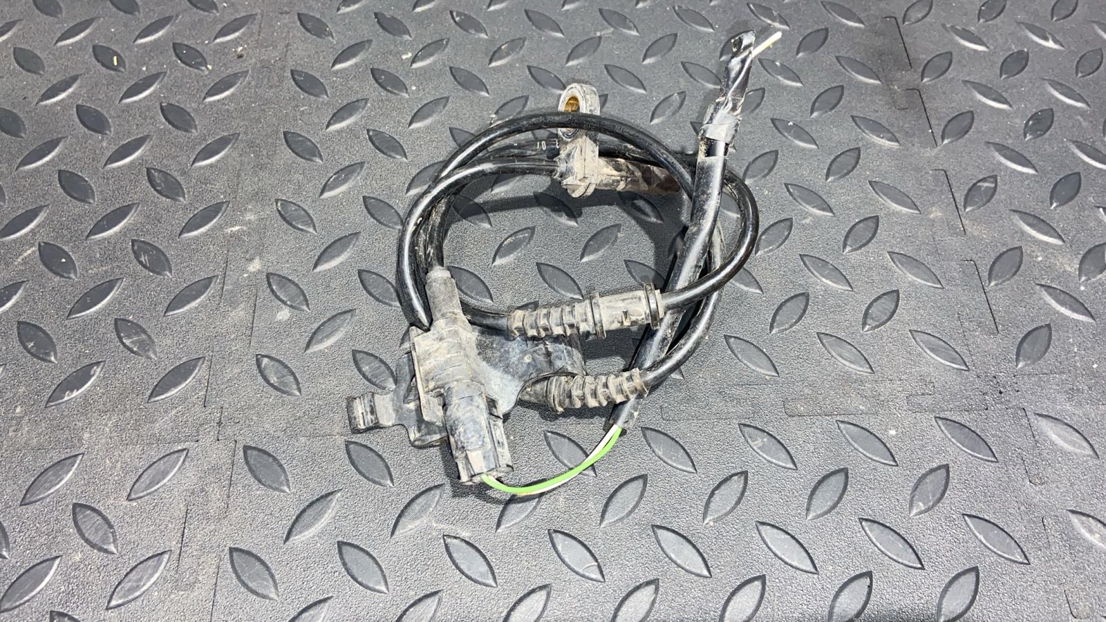 Датчик ABS передний Mercedes E/W211 2002-2009