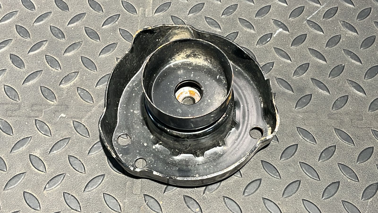 Опора амортизатора передняя Mercedes E/W211 2002-2009