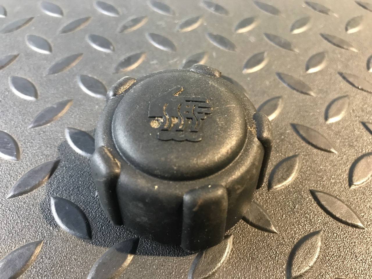 Крышка расширительного бачка Renault Megane/2 2002-2009