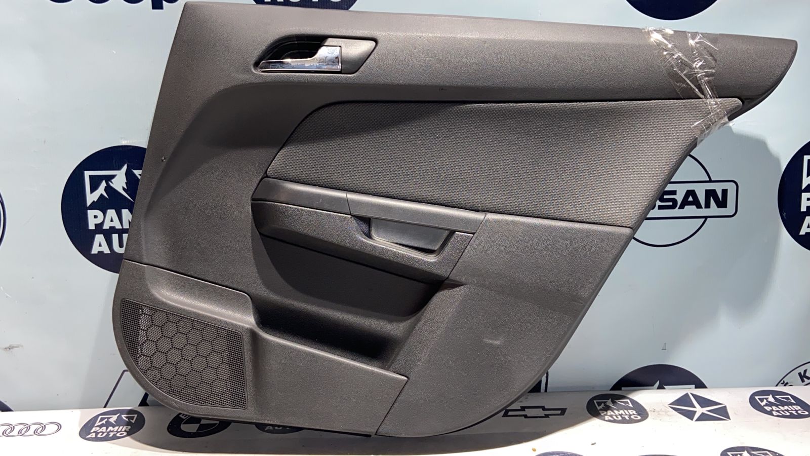 Обшивка двери задняя правая Opel Astra/H 2004-2014