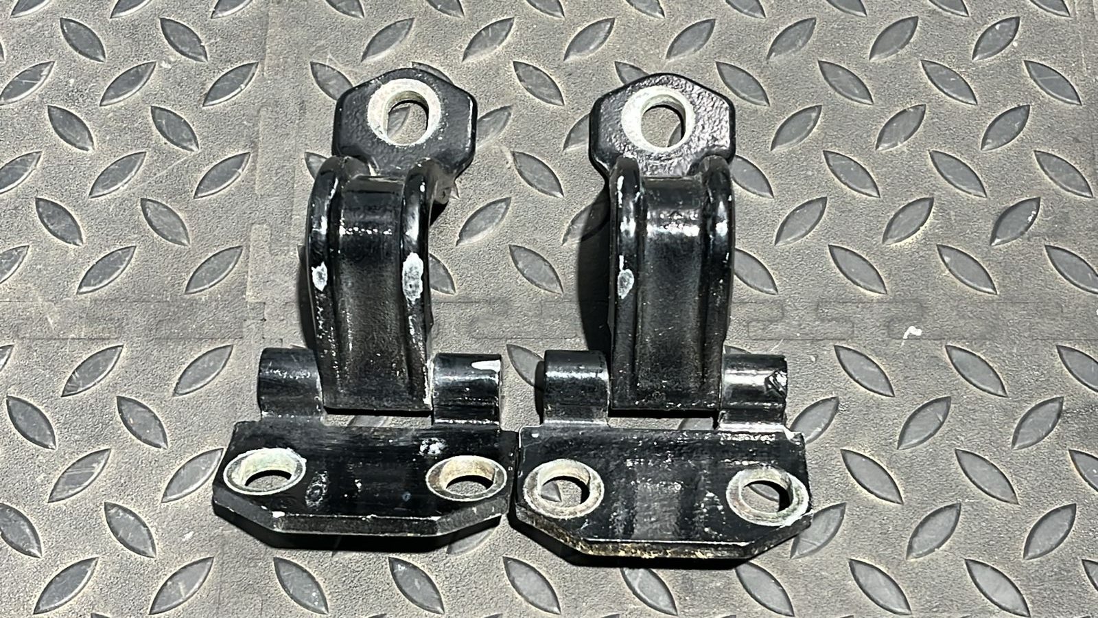 Петля двери багажника Mercedes M/W163 1997-2005