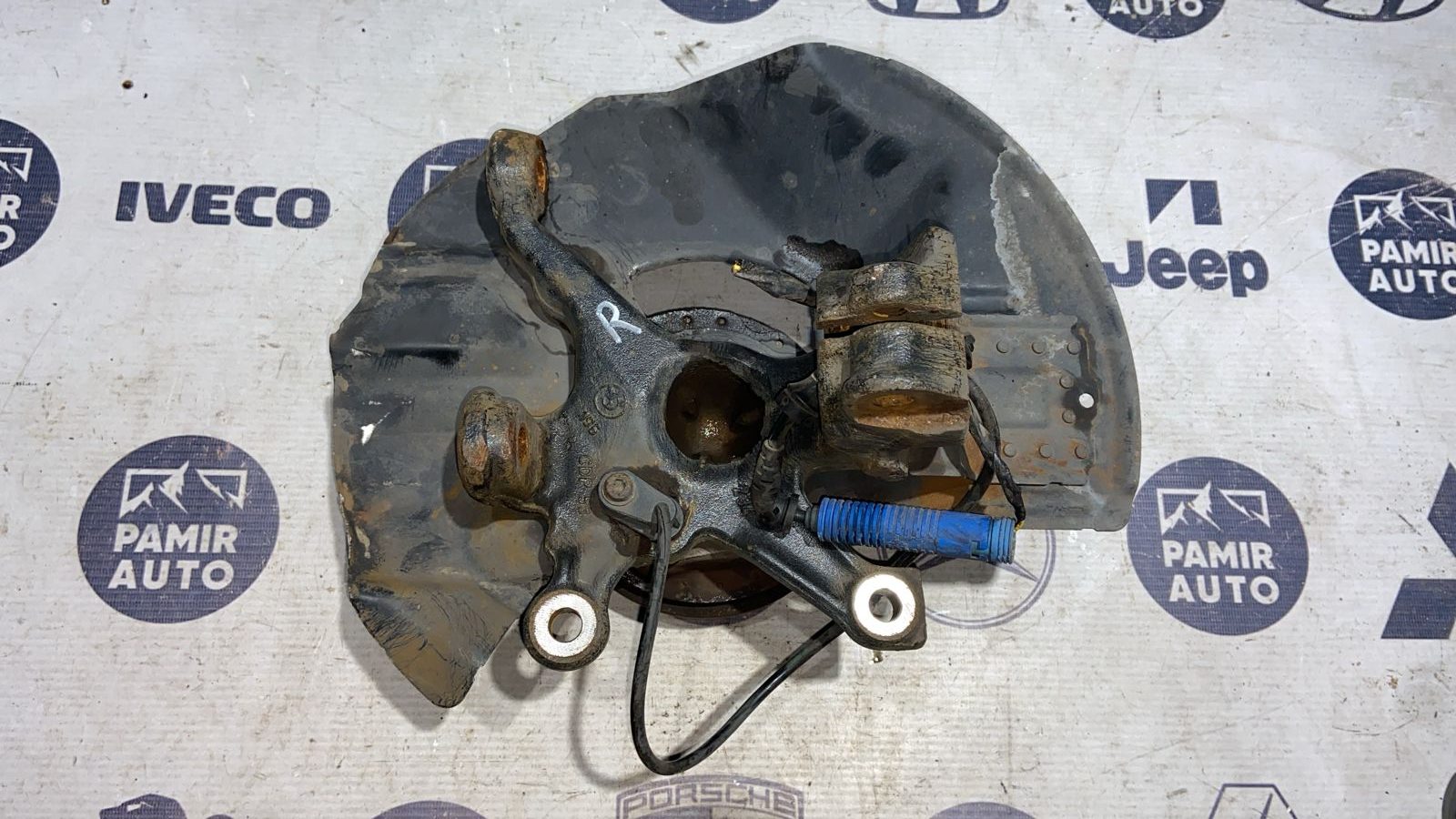 Кулак поворотный передний правый BMW 3/E46 1998-2007